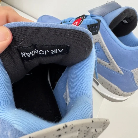 Jordan 4 Retro University Blue CT8527-400 Sz 9 - Picture 6 of 7